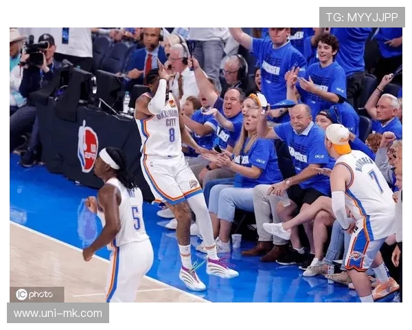 雷霆太阳对攻大战,第三节威廉姆斯连续得分扩大优势 雷霆太阳对攻大战,第三节威廉姆斯连续得分扩大优势